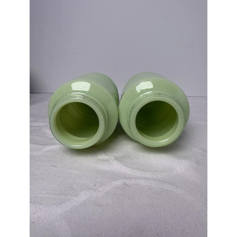 Vintage Jadeite Green Glass Salt & Pepper Beehive Uranium Shakers Set
